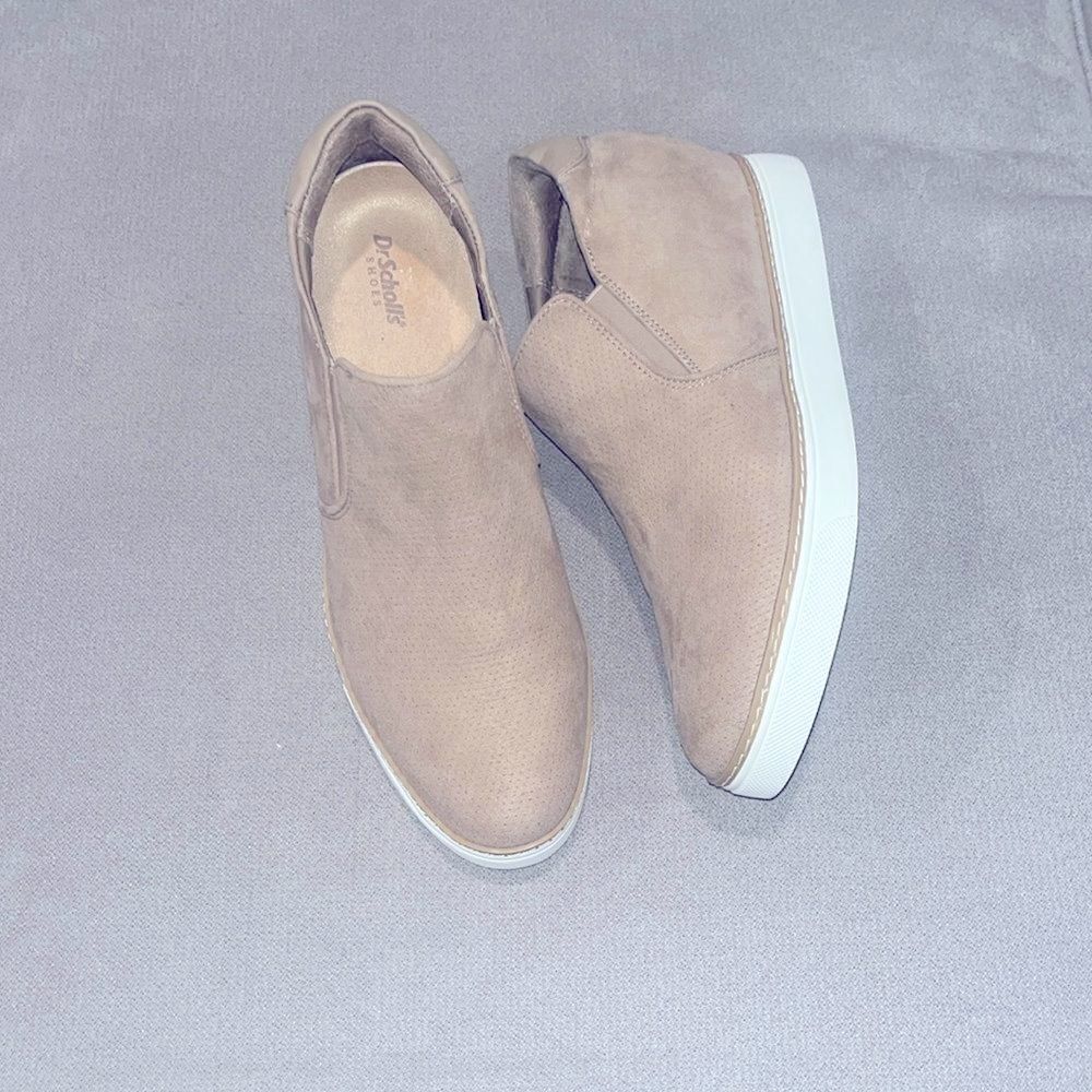 Nwt Dr. Scholls tan suede hidden wedge heel sneakers